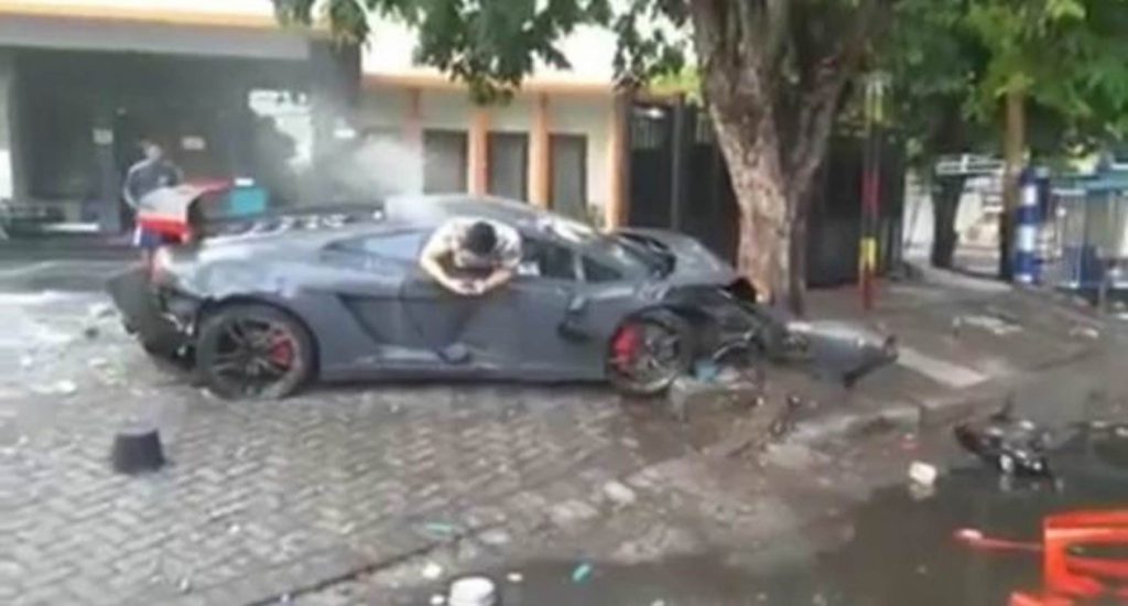 Crashed Lamborghini Gallardo