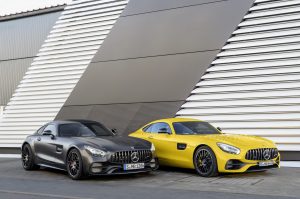 Mercedes-AMG GT C Editioan 50, graphitgrau magno // Mercedes-AMG GT C Edition 50, graphite grey magno Kraftstoffverbrauch kombiniert: 11,3 l/100 km, CO2-Emissionen kombiniert: 257 g/100km Fuel consumption combined: 11.3 l/100 km; Combined CO2 emissions: 257 g/100km Mercedes-AMG GT S, solarbeam // Mercedes-AMG GT S, solarbeam Kraftstoffverbrauch kombiniert: 9,4 l/100 km, CO2-Emissionen kombiniert: 219 g/100km Fuel consumption combined: 9.4 l/100 km; Combined CO2 emissions: 219 g/100km