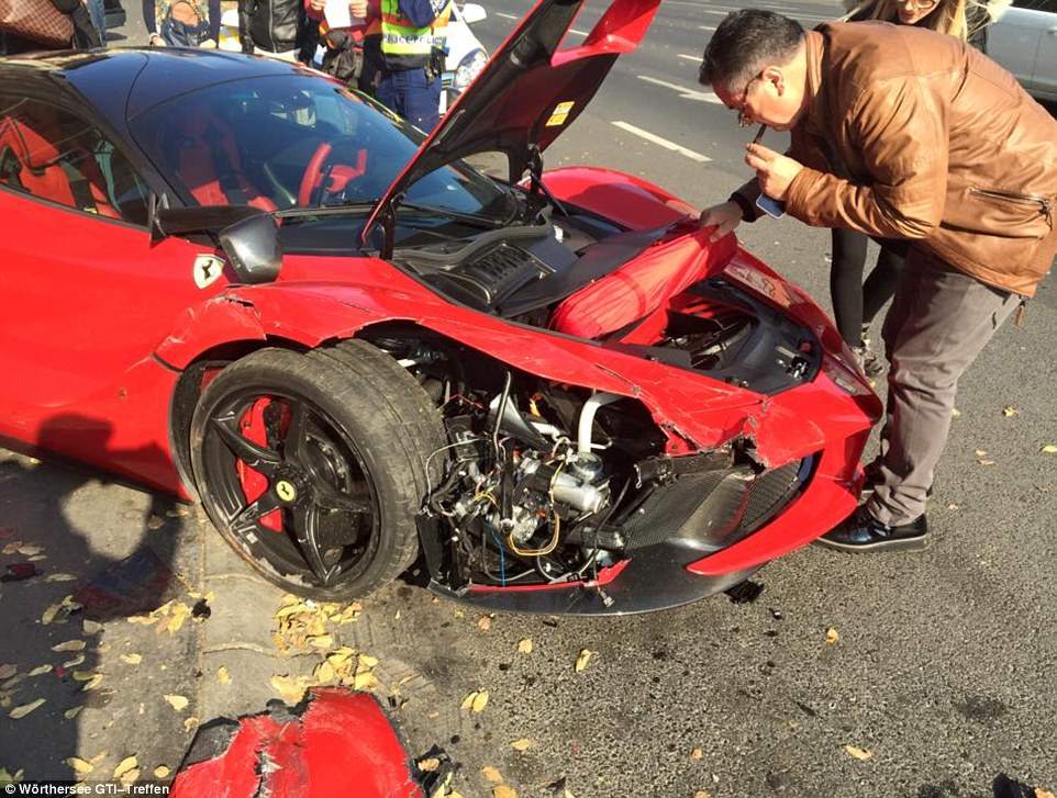 Laferrari Crash 3